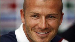 Beckham pide a jóvenes británicos que renuncien a armas