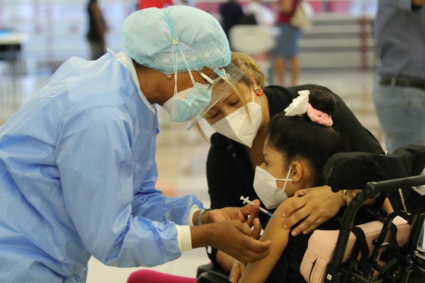 El doctor Eduardo Ortega explicó que con Moderna