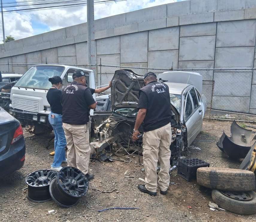 La Policía Nacional logró la recuperación de seis autos que mantenían denuncia.