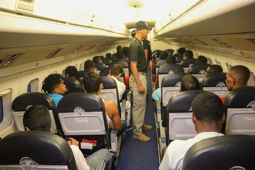 Migración deporta a ciudadanos colombianos.