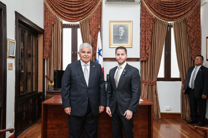 Presidente Mulino participa en sesión solemne