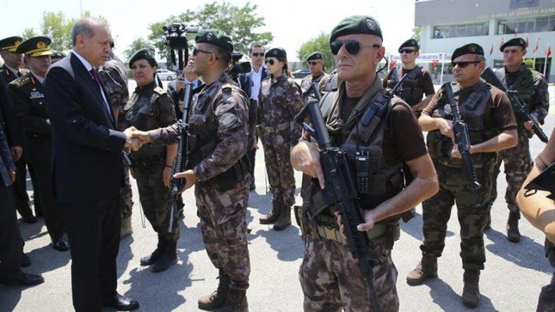 Turquía pone en libertad a 820 soldados encarcelados a raíz del fallido golpe