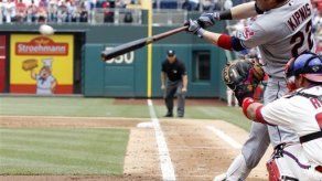 Indios vapulean a Hamels