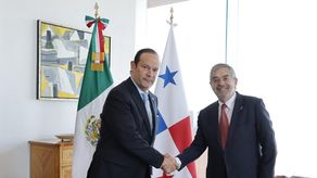 México y Panamá refuerzan cooperación en movilidad humana y comercio