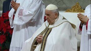 El Papa reza por los niños devorados por las guerras en la Misa de Nochebuena El Papa reza por los niños devorados por las guerras en la Misa de Nochebuena