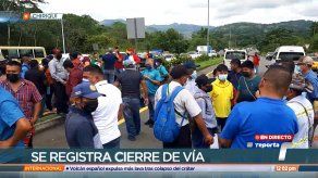 Cierran la vía en San Félix para exigir la construcción de carreteras
