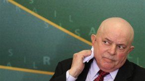 Hospitalizan a Lula en Brasil