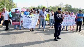Residentes de Pacora cierran vías en protesta por contaminación de ríos