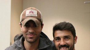 Enrique Iglesias pone a bailar a David Villa en Nueva York