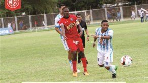 El panameño Tejada iguala los 15 goles del colombiano Aponzá en Liga peruana