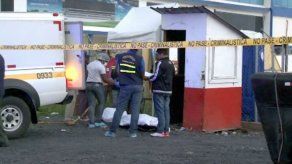 De 8 y 11 disparos asesinan a dos hombres en Colón
