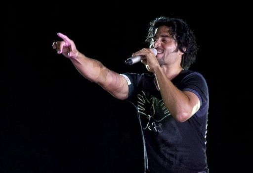 Detienen promotora de Chayanne con 50.000 dólares