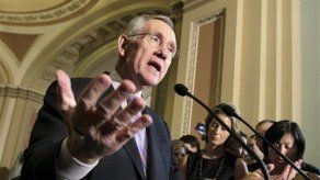 Senador Reid recuerda suicidio de su padre al defender control armas