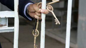 Presos y presas encuentran manera de tener sexo en cárcel