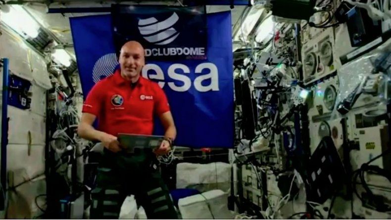 Astronauta anima por primera vez desde el espacio para una fiesta en Ibiza