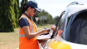Contraloría fiscaliza vehículos oficiales