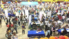 Panameños participan de mega feria de empleo en la Arena Roberto Durán Panameños participan de mega feria de empleo en la Arena Roberto Durán