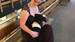 Museo de Ohio ofrece disculpas por prohibir a mujer que amamantara a su bebé