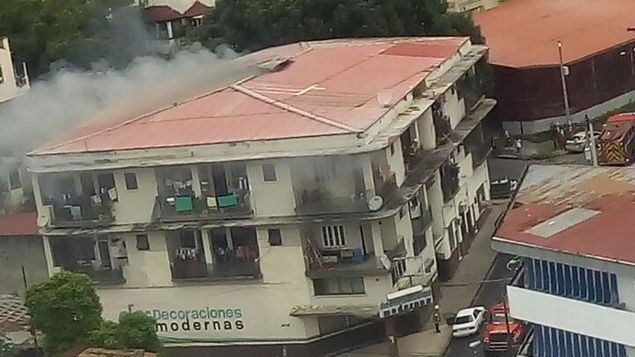 Bomberos controlan incendio en Santa Ana, 4 familias afectadas