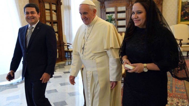 El papa recibe al presidente de Honduras