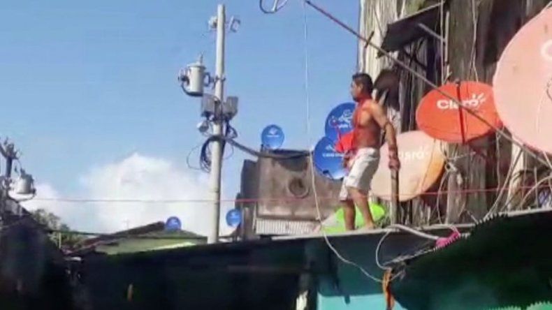 Hombre se lanza desde el tercer piso de un edificio en Colón