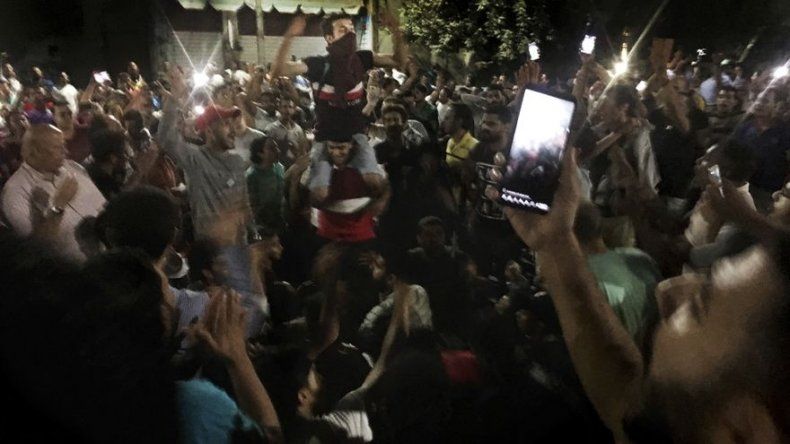 Una inusual protesta pide la renuncia de El Sisi en El Cairo