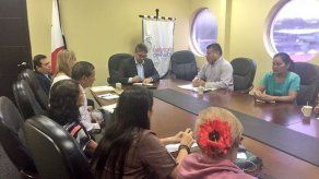 Defensor del Pueblo se reúne con afectados por jarabe tóxico