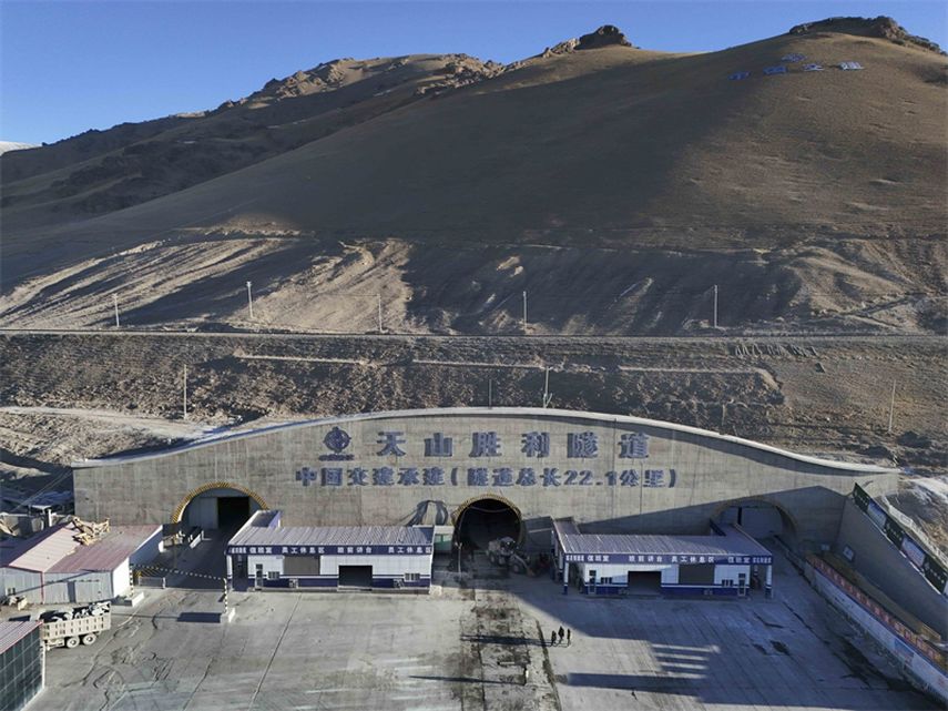 Salida del túnel Tianshan Shengli