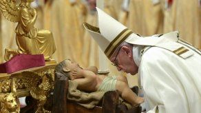 El papa clama en misa del Gallo contra la avidez de la humanidad El papa clama en misa del Gallo contra la avidez de la humanidad
