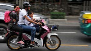 SENNIAF y ATTT hacen llamado sobre riesgo de transportar niños en motocicletas SENNIAF y ATTT hacen llamado sobre riesgo de transportar niños en motocicletas