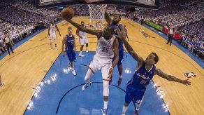 Durant y Westbrook cargan con OKC para empatar serie contra Clippers