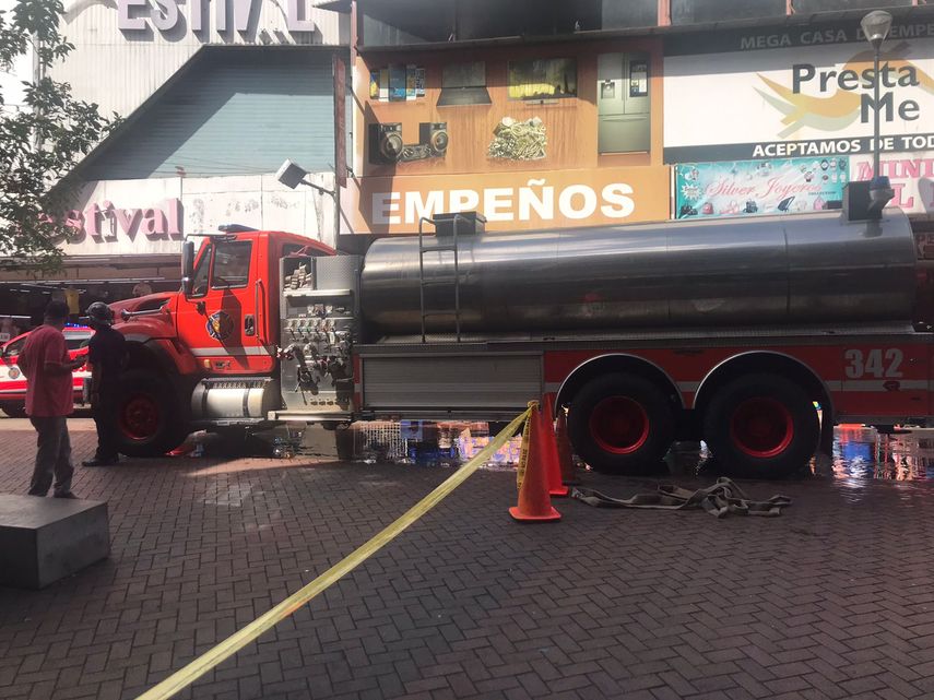 Incendio en la Avenida Central.