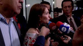 Exprimera dama dice que carta en la que Martinelli pide juzgar a Mejía es falsa