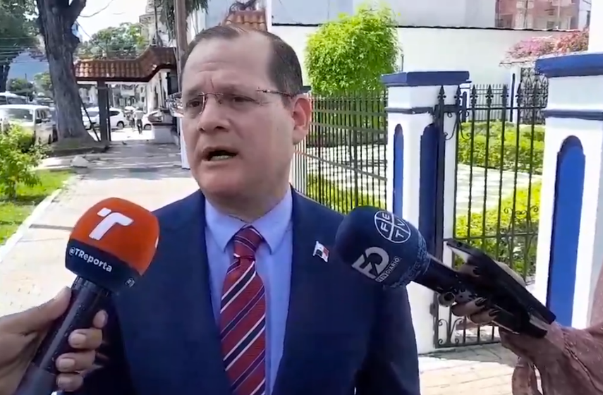 Roberto Ruíz Díaz presenta denuncia contra el asesor de Mayer Mizrachi