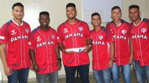 Selección U18 recibe Pabellón Nacional para el Premundial