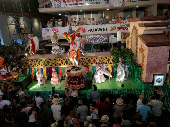 Paseo folclórico del Martes de Carnaval en Las Tablas