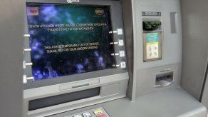 Capturan a dos venezolanos que sustraían dinero de cajero automático en Panamá Capturan a dos venezolanos que sustraían dinero de cajero automático en Panamá