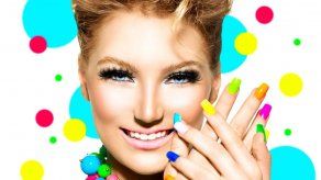 Esmaltes de uñas para brillar en carnavales