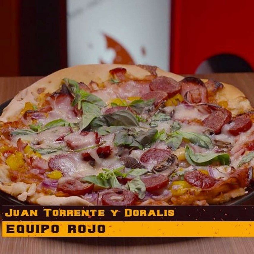Receta: Pizza de jamón con chorizo y pimentón