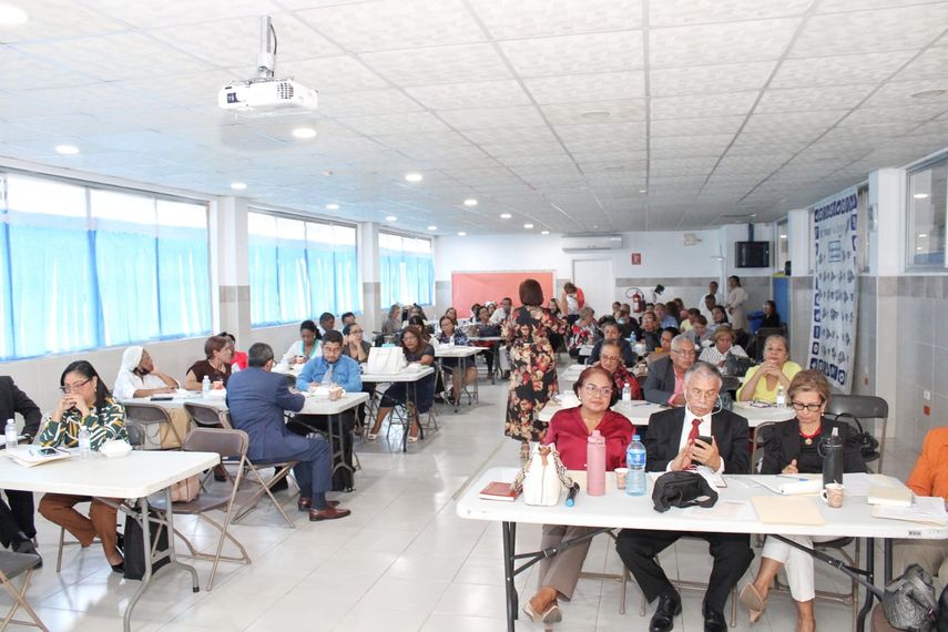 MEDUCA abre inscripciones para capacitación de docentes en 5 regiones