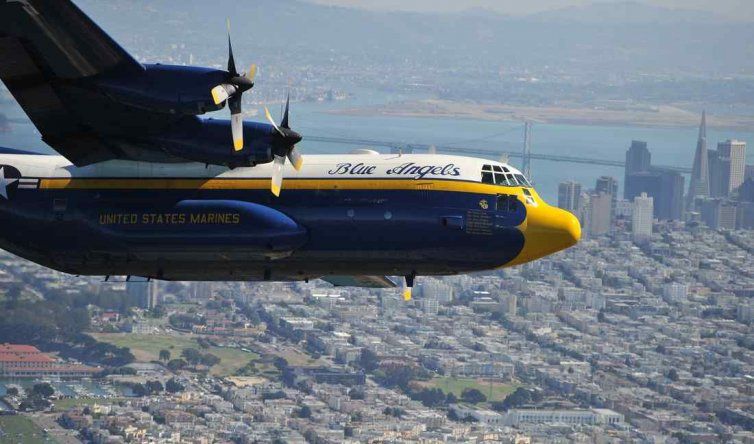 Práctica de maniobras aéreas en San Francisco