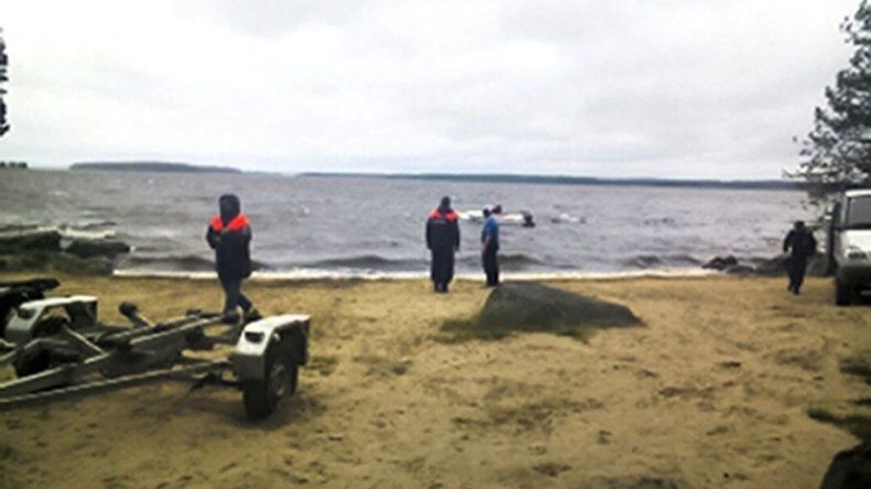 Mueren 14 niños en naufragio en lago ruso