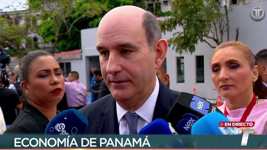 Ministro Chapman advierte sobre impacto de la reforma de la CSS en el grado de inversión