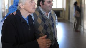 Sor Geneviève, la monja amiga del papa Francisco que rompió el protocolo. Sor Geneviève, la monja amiga del papa Francisco que rompió el protocolo.