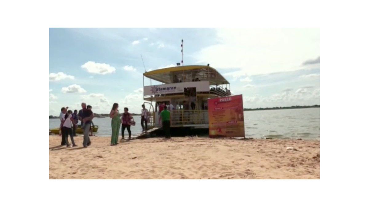 Alternativa turística a bordo de un catamarán para ver Asunción desde el río