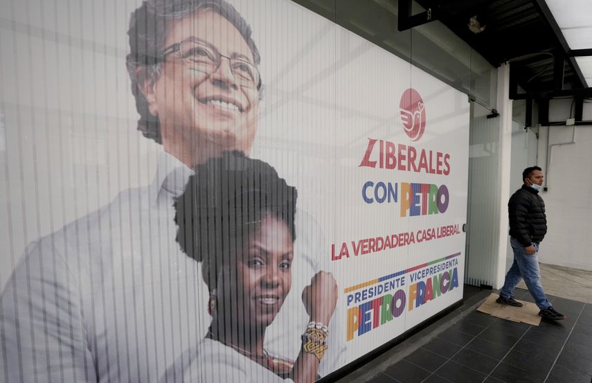 Afiche de Gustavo Petro.