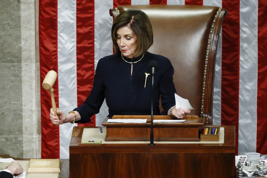 Pelosi anunció el jueves que no buscará un puesto de liderazgo demócrata en el nuevo Congreso