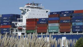 Déficit comercial de EEUU baja a 42.400 millones de dólares