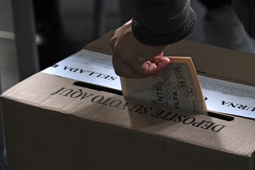 El exguerrillero Gustavo Petro ganó la primera vuelta con el 40.3% de los votos
