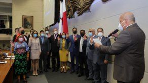 En su tercer día de sesiones, se dio la juramentación de 12 presidentes de nuevas directivas de comisiones permanentes de trabajo para el período 2021-2022.